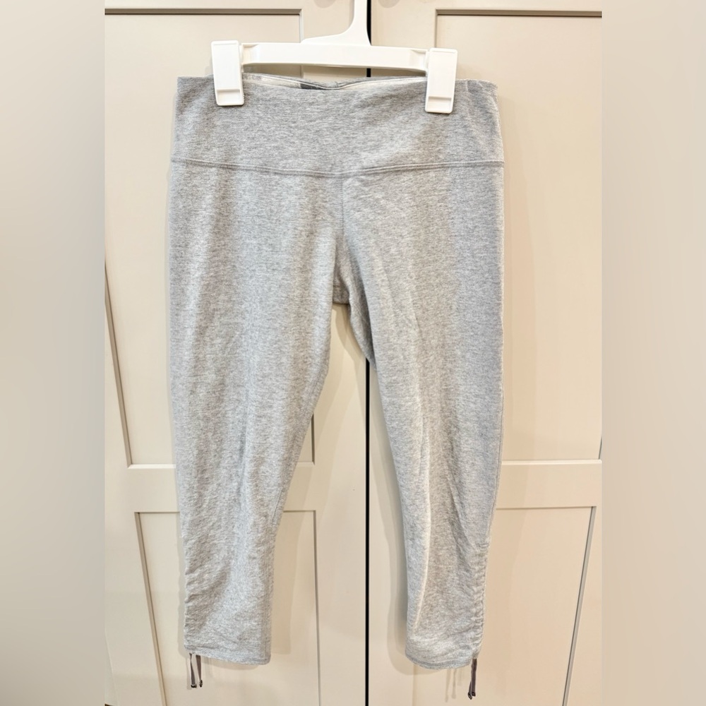 Lululemon Athletica Light Gray Crop Leggings
